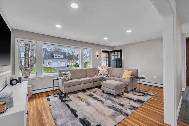 5 Meadow Ln