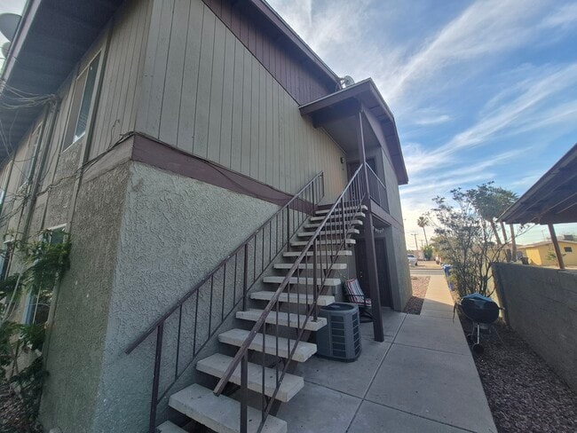 Building Photo - 851 S Horne