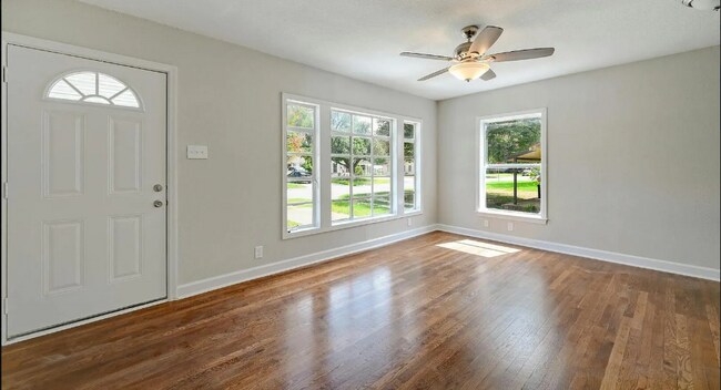 Photo - 505 Wright Ave