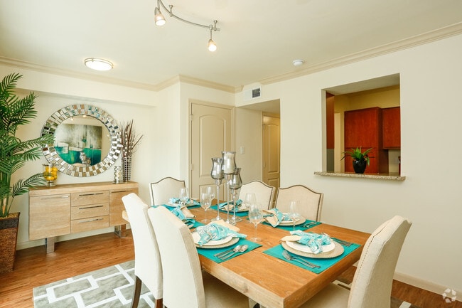 Modelo-Comedor - Upland Park Townhomes