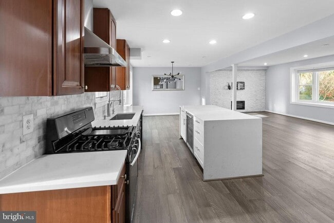 Photo - 6910 Ontario St