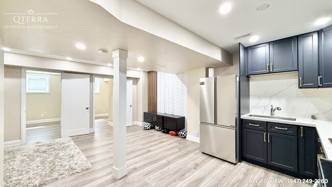 Photo - 3 Christine Elliott Av