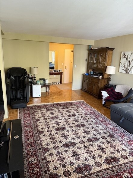 Photo - 893 Farmington Ave