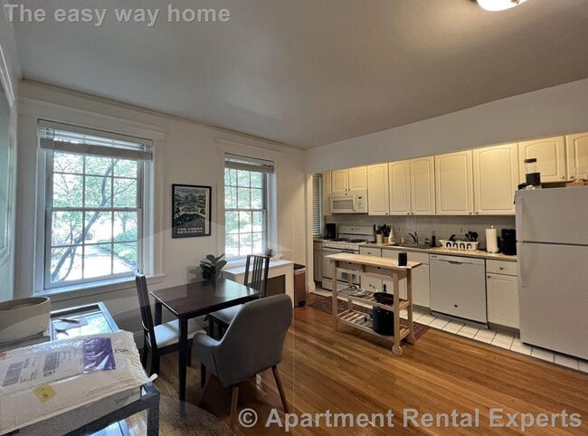 Building Photo - 852 Massachusetts Ave Unit #3
