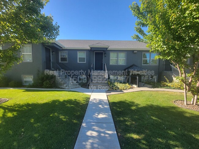 Building Photo - 707 W Shoshone St