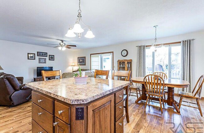 Photo - 2720 S Maywood Dr