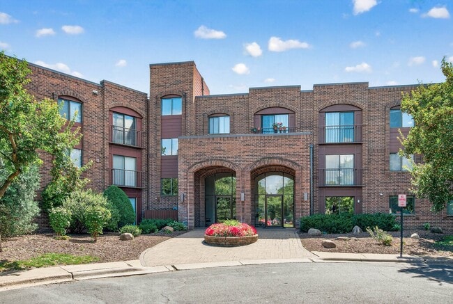 Building Photo - Oak Pointe Apartments