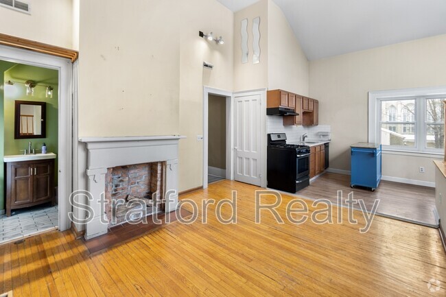 Building Photo - 1111 E Genesee St Rental