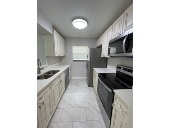 Photo - Winter Park 2 Bed, 2 Bath- Upgraded INSIDE &amp; OUT w/ Community Pool!