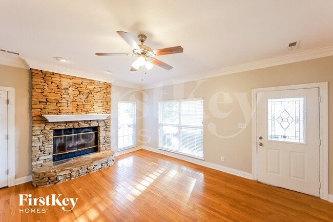 Photo - 125 Charleston Way