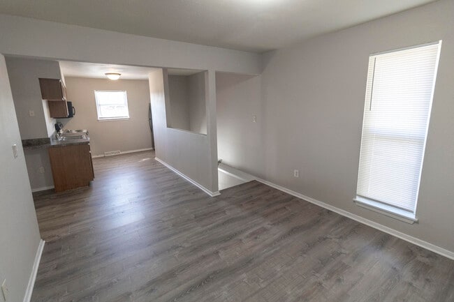 Photo - 319 West Blvd N