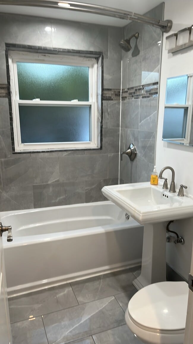 Baño - 13024 Bellaire Rd