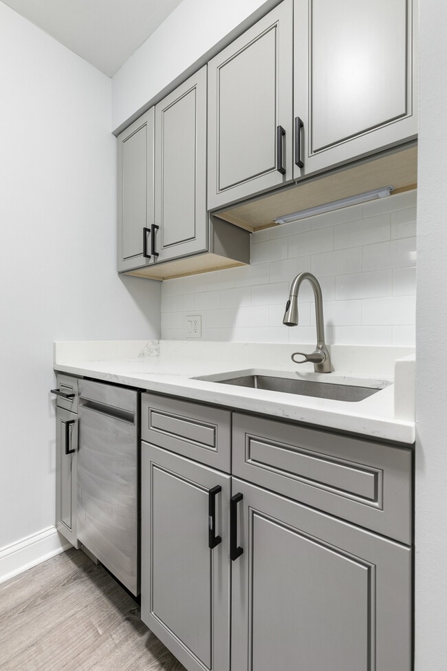 Photo - 6201 N Kenmore Ave