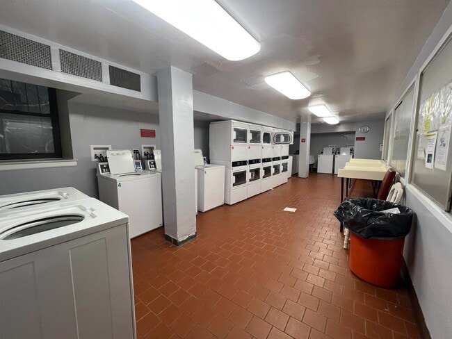 Building Photo - 3315 Pleasant Ave Unit 219