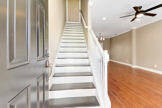 Photo - E 31st Street