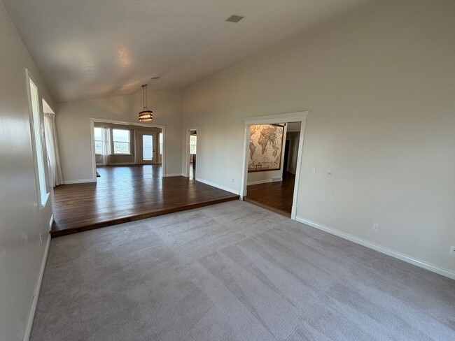 Photo - Spacious 4 Bed, 5 Bath Home with 3-Car Garage in Layton!