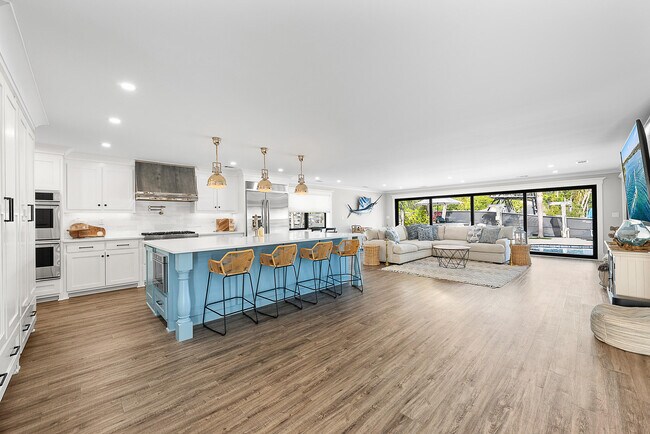 Photo - 355 Center St