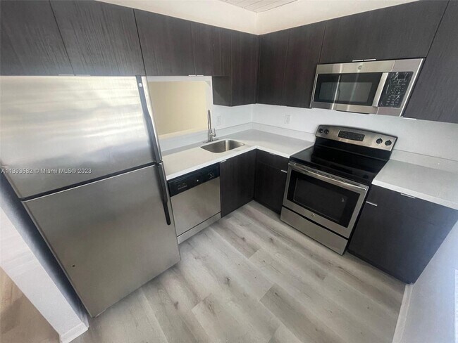 Photo - 3541 Inverrary Dr Unit 205