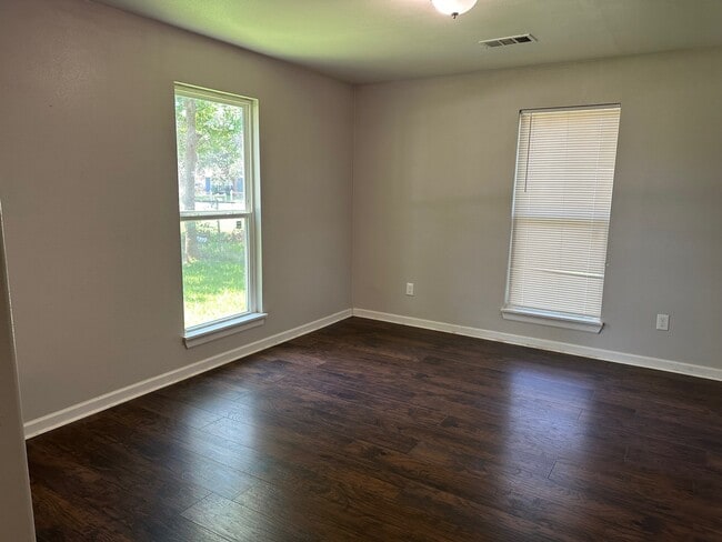 Photo - 1226 W 4th St