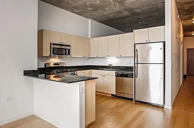 Photo - 235 W Van Buren St