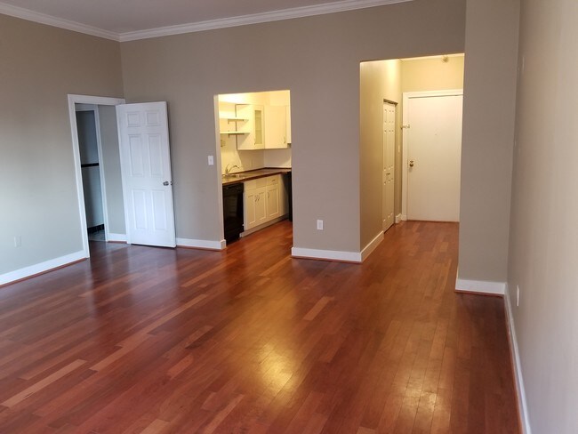 Photo - 1 E Chase St Unidad 306