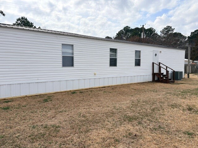 Photo - Mobile Home for Rent in Pikeville! 3 BR | 2BA w/ Lawn Care Included!