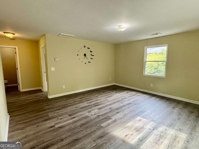 Photo - 424 Northdale Rd