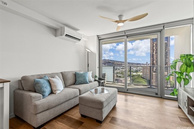 Photo - 1515 Liona St