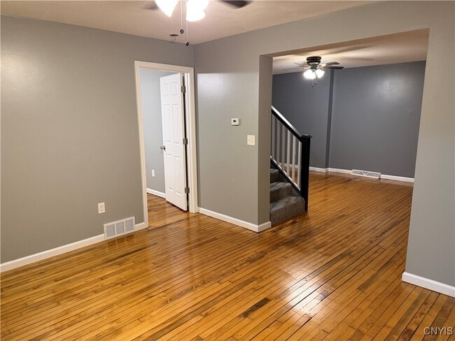 Photo - 103-105-105 Drexler St