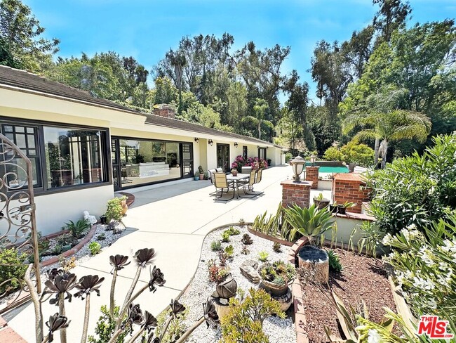 Building Photo - 12751 Mulholland Dr Rental