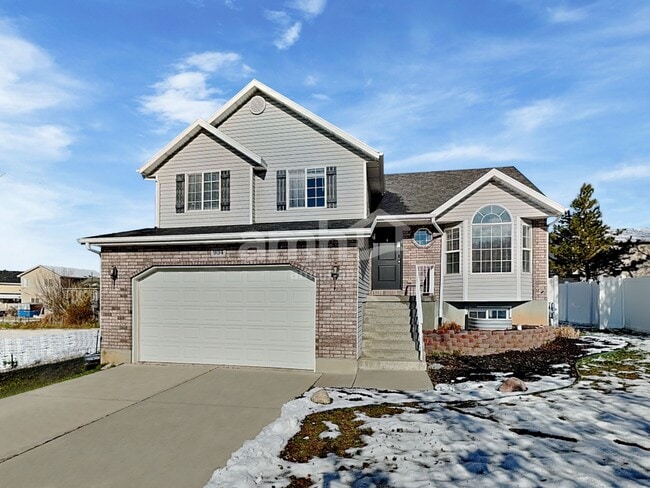 Building Photo - 934 E 490 N