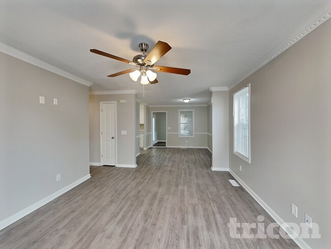 Photo - 337 Montclaire Ln