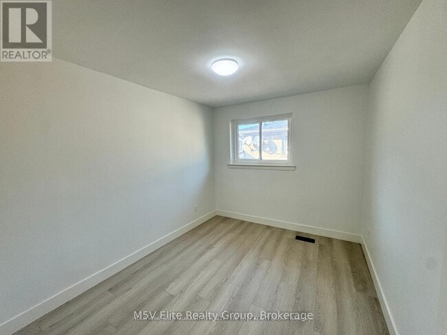 Photo - 3276 Victory Crescent