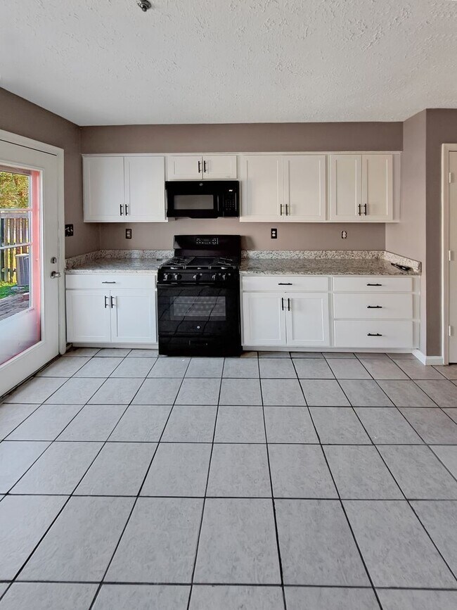3870 Gateview Pl