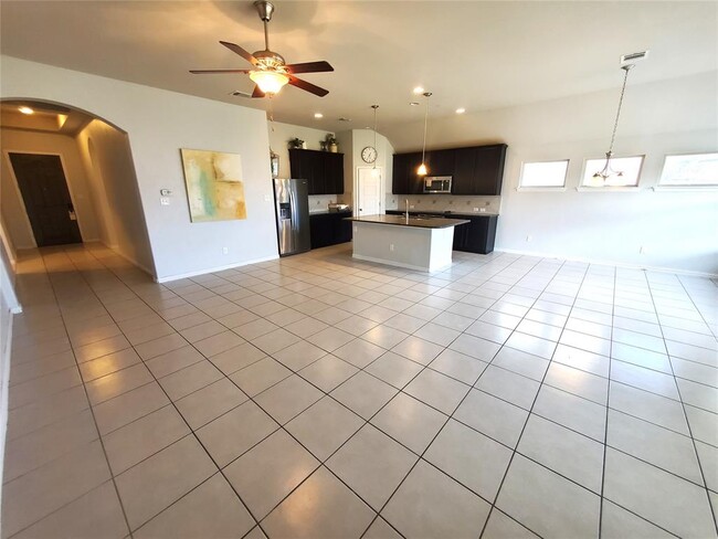 Photo - 807 Farmhouse Dr