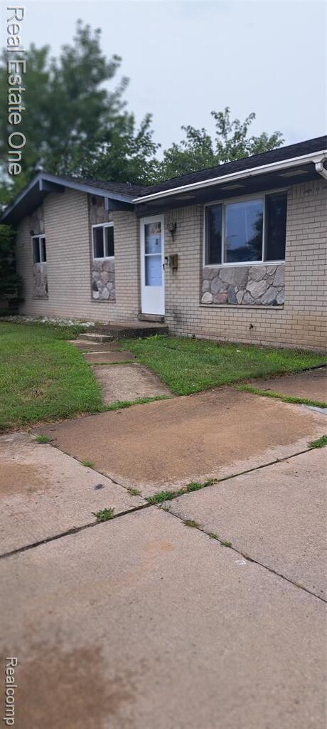 Building Photo - 30525 Cherry Ave