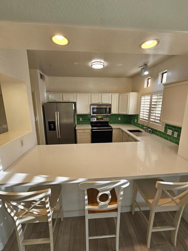 Photo - 1351 N Pleasant Dr Unidad 1108
