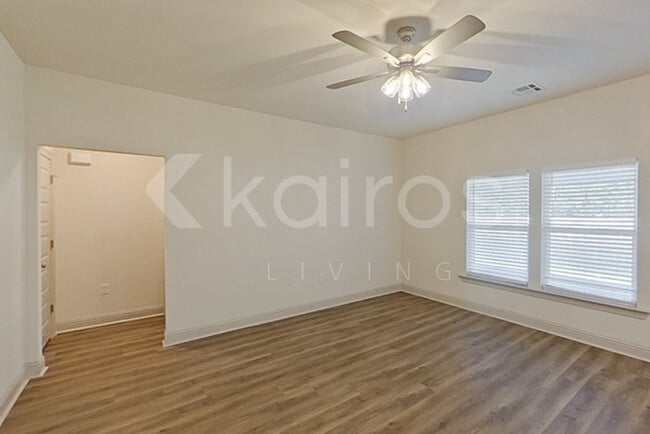 Photo - 8049 Hendrick Dr