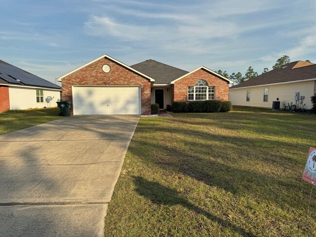 Building Photo - 4 Bed 2 Bath