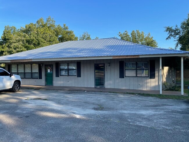 Building Photo - 2106 W Elm St Unit 2104 W Elm St Rental