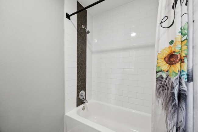 Photo - 553 Cane River Ln