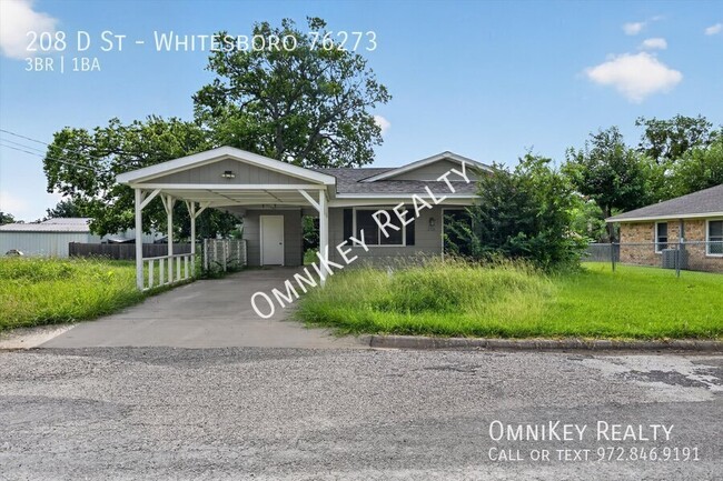 Building Photo - 208 D St