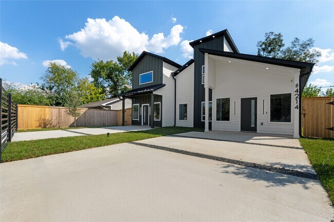 Photo - 4214 Clover St