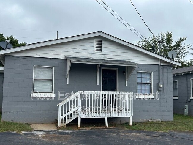 Building Photo - 909 Cleveland St