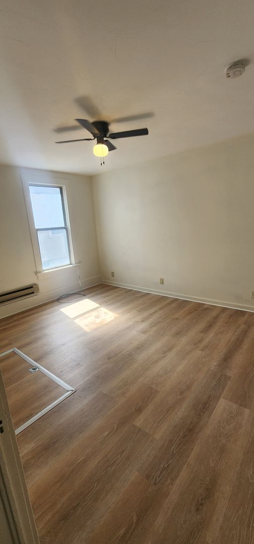 Building Photo - 411-417 E Halliday St. Unit 415 1/2 E Halliday