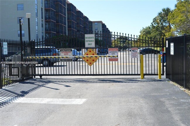 Photo - 16851 NE 23rd Ave Unidad A108