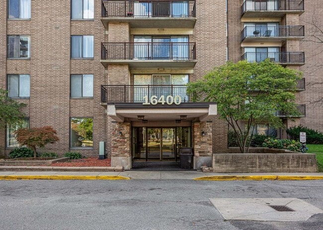 Building Photo - 16400 N Park Dr Unit 1202