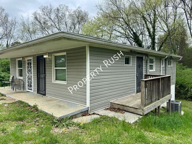 Photo - 6303 Walden Ave Unidad B