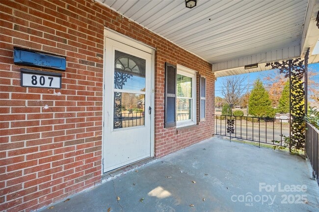 Photo - 807 N Morris St