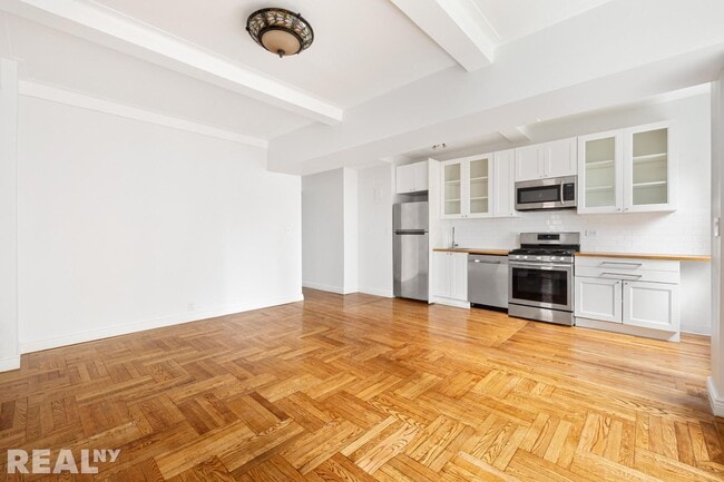433 W 34th St. Unit 9N